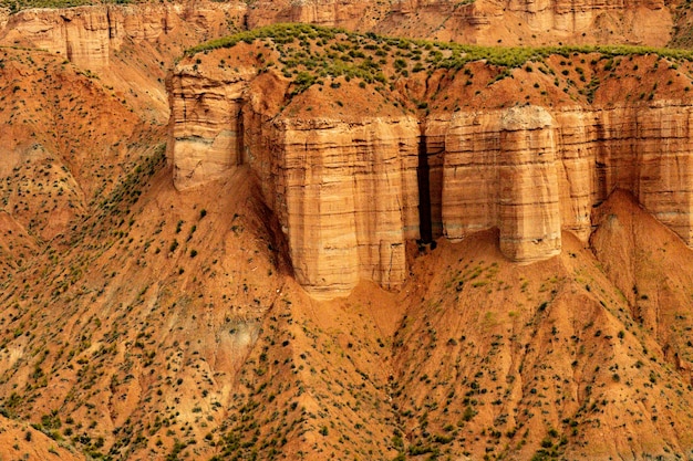 Cristas e falésias do Badland de los Coloraos no Geopark Granada.