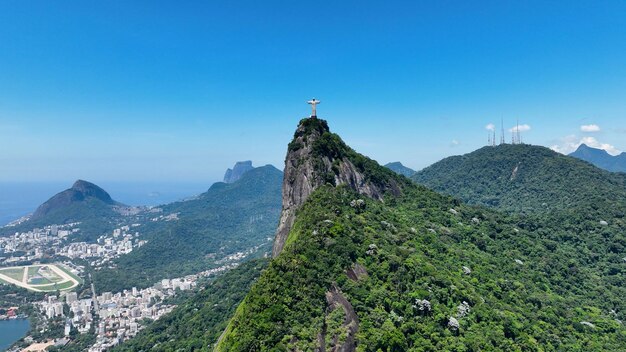 Foto cristo redentor nas montanhas corcovado, no rio de janeiro, brasil