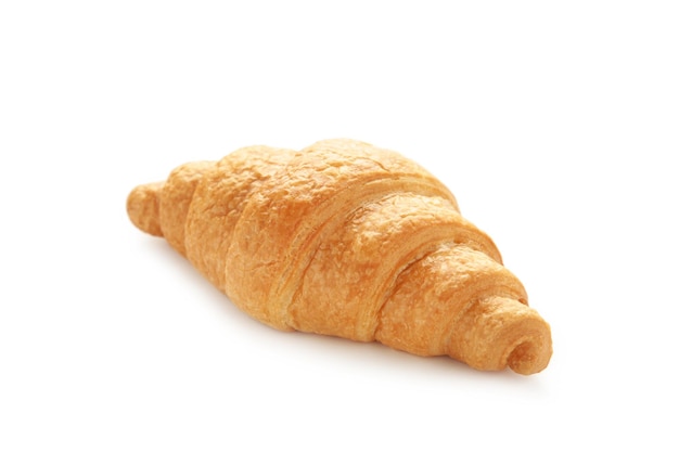 Croissan saboroso fresco isolado na pastelaria francesa de fundo branco