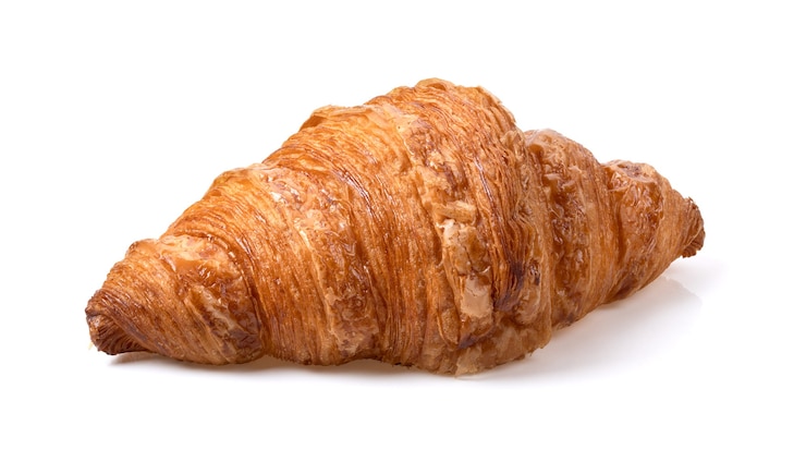Foto croissant auf weißem hintergrund