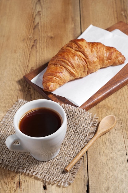 Croissant y cafe