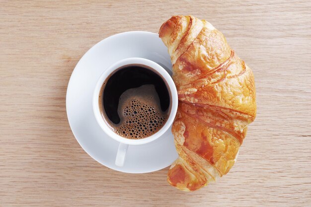 Croissant y cafe