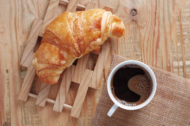 Croissant y cafe