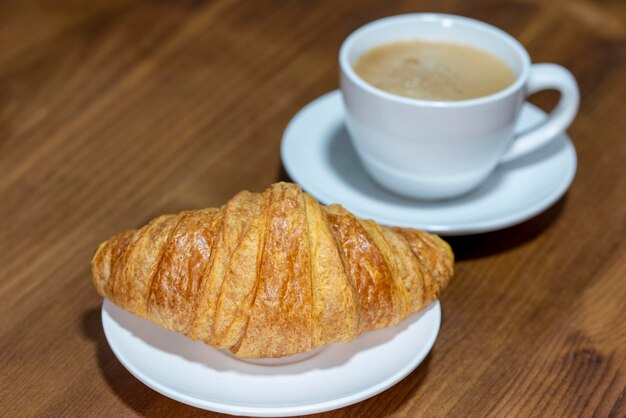 Croissant y cafe