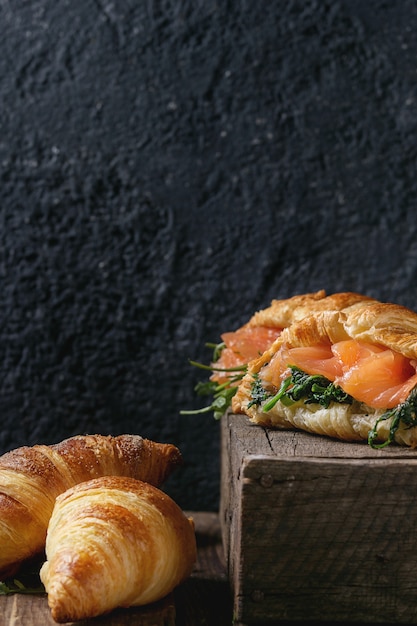 Croissant com salmão