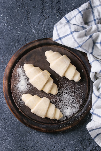 Croissant cru não cozido