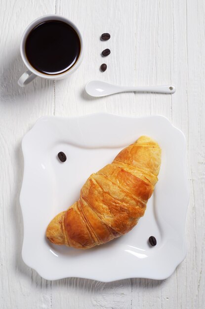 Croissant e xícara de café