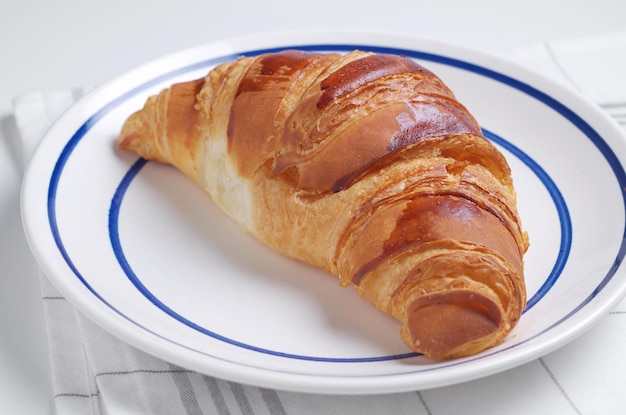 Croissant em um prato