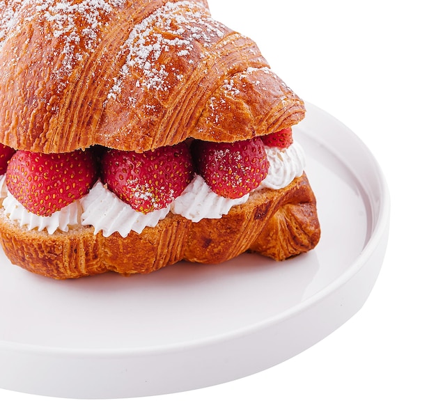 croissant de fresa y crema fresca en placa