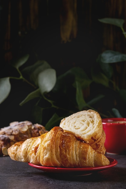 Croissant fresco assado