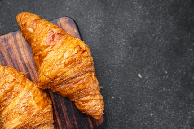 Croissant fresco pastelaria refeição comida lanche na mesa cópia espaço comida fundo rústico vista superior