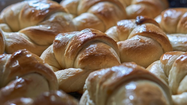 Croissant listo para desayunar para acompañar un café