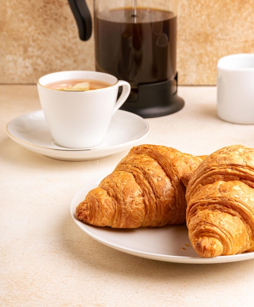 Croissant de mantequilla en varios ángulos y enfoques