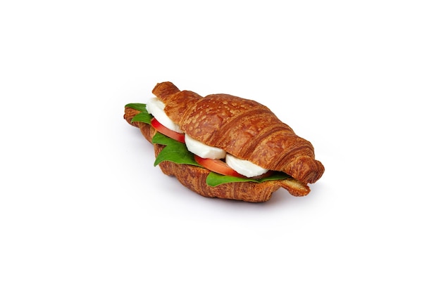 Croissant-Sandwich mit Feta und Tomaten isoliert auf weißem Hintergrund Köstlicher vegetarischer Snack