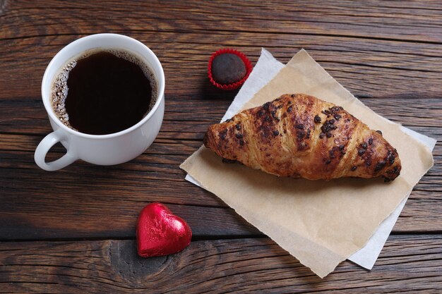 Croissant und Kaffee