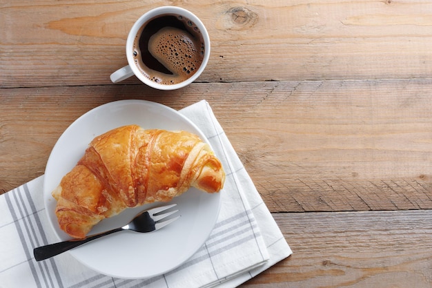 Croissant und Kaffee