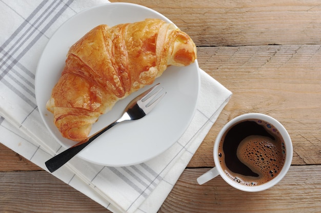 Croissant und Kaffee