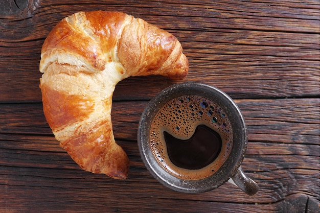 Croissant und Kaffee