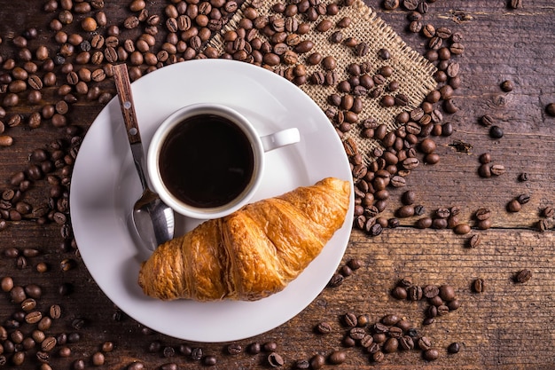 Croissant und Kaffee