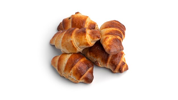 Croissants caseiros isolados em um fundo branco