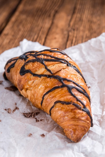 Croissants de chocolate recién hechos