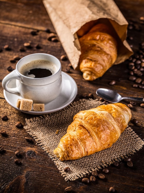 Croissants e café