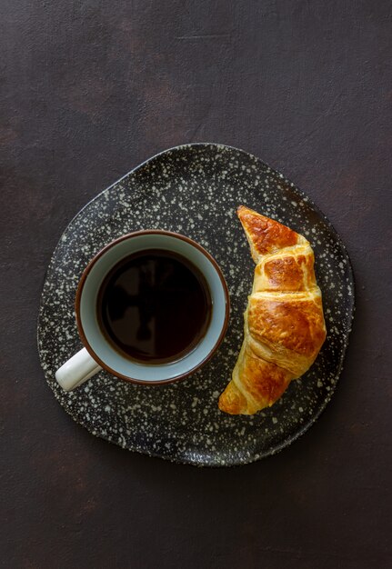 Croissants Franceses. Pasteles Desayuno. Cocina nacional. Comida vegetariana.