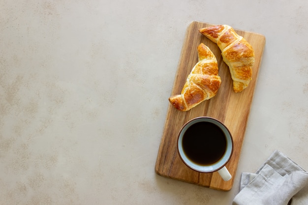 Croissants Franceses. Pasteles Desayuno. Cocina nacional. Comida vegetariana.