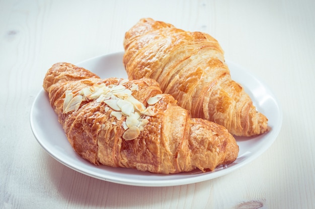 Croissants frescos cozidos