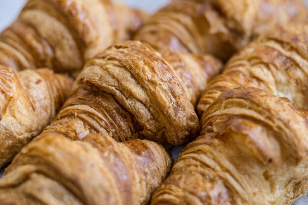 Foto croissants recién hechos