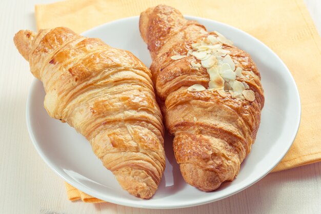 Croissants recién horneados