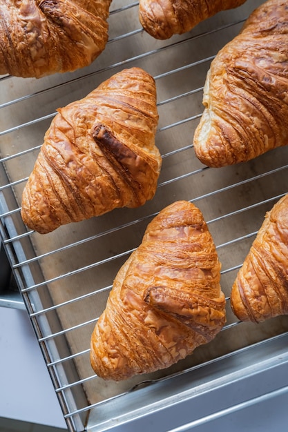 Croissants en rejilla para hornear