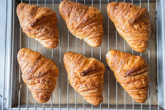 Croissants en rejilla para hornear