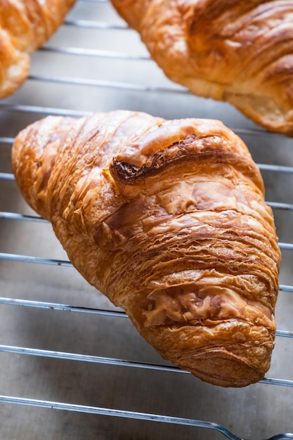 Croissants en rejilla para hornear