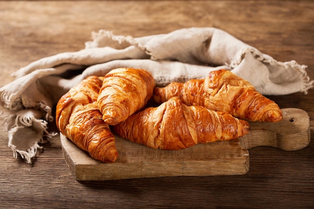 Croissants en tablero de madera