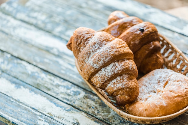 Croissants und Brot