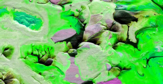 Cromática cautivadora Flujo creativo de colores en arte elaborado con pasión