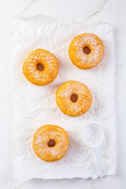 Cronuts köstliche Mischung aus Croissant und Donut Halfdonut und Halfcroissant Gebäck