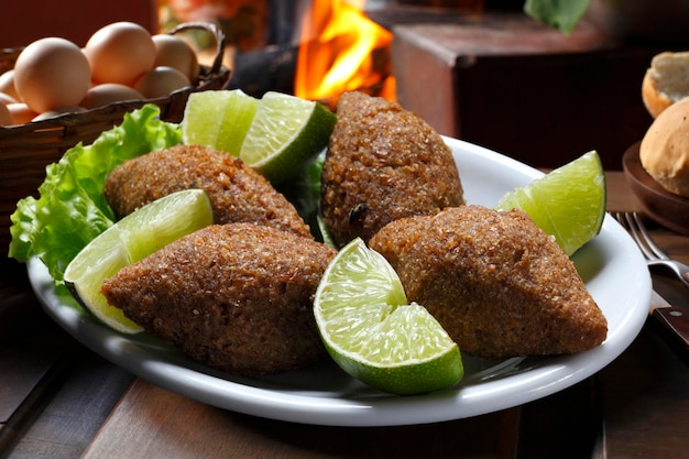 Croqueta frita con limón Quibe