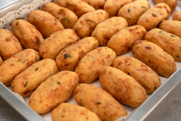 Croquetes de batata caseiros fritos