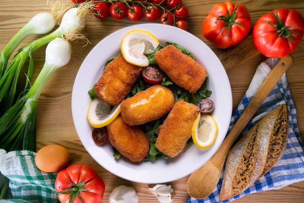 Foto croquetes de peixe tapas tradicionais das zonas costeiras da espanha