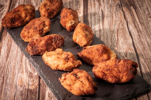 Croquetes de presunto caseiro, comida espanhola