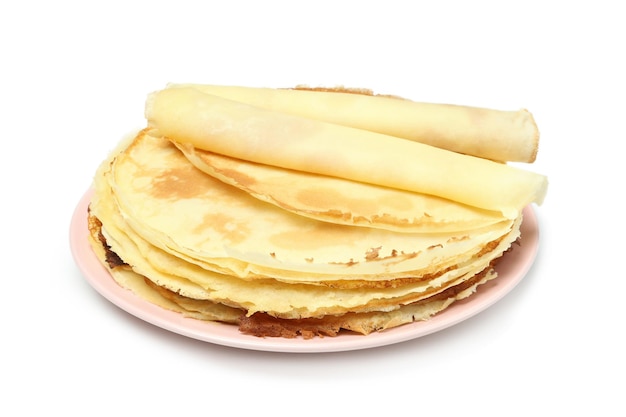 Crpes oder dünne Pfannkuchen auf weißem Hintergrund