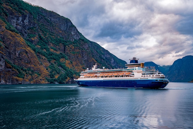 Crucero, cruceros en el fiordo de Hardanger, Noruega