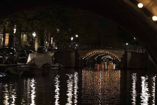 Crucero nocturno por los canales de Ámsterdam