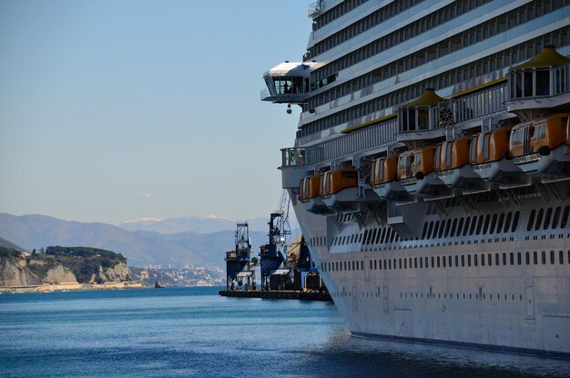 Crucero con puente de capitán