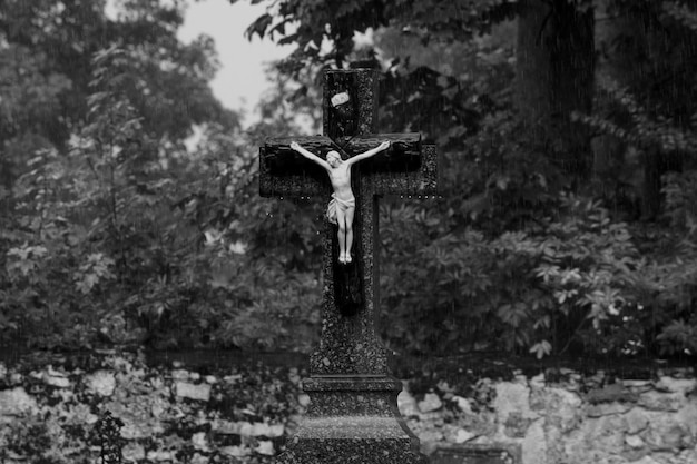 Foto crucifixión en el cementerio