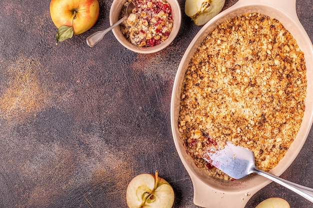 Crumble de maçã com cereja