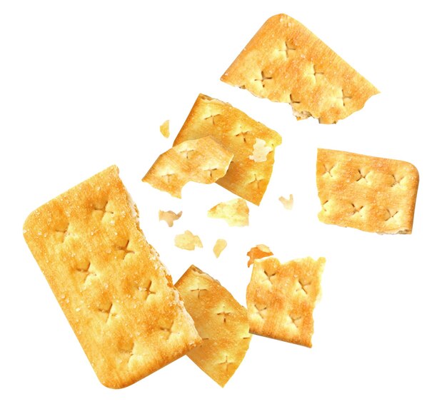 Crushed Cracker und Krümel auf weißem Hintergrund