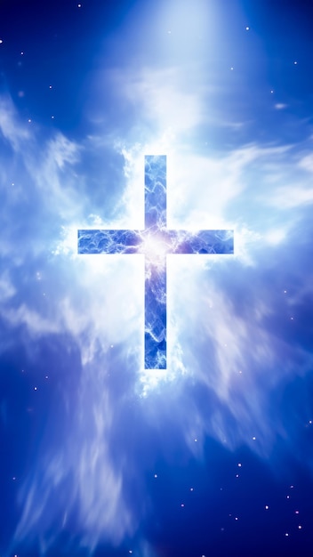 La cruz cristiana aparece brillante en el fondo nublado del cielo azul profundo Concepto de fe El amor de Dios